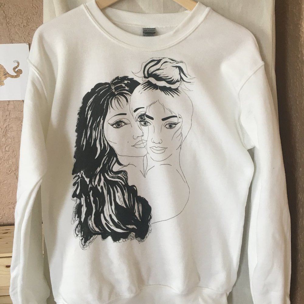 Never worn soft Gildan sweatshirt
